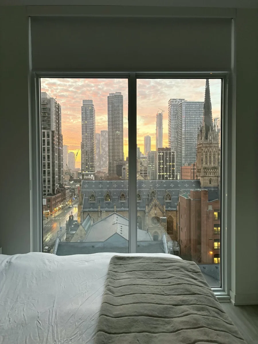 Nurse-Ready 1BR+Den | Walk to St. Mike's Hospital